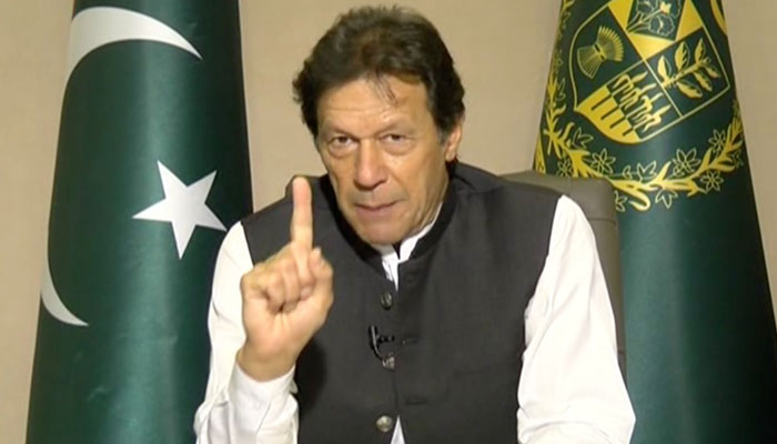 وزیراعظم عمران خان نے بابراعظم اور ٹیم کے نام پیغام میں کہا کہ میں جانتاہوں کہ اس وقت آپ کے کیا جذبات ہیں— فوٹو: فائل