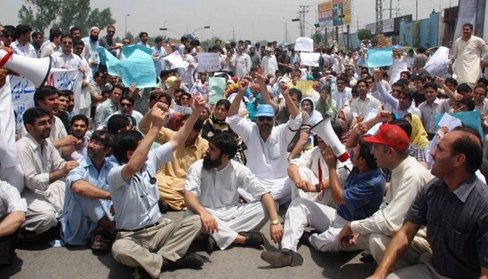 وزیراعلیٰ بلوچستان نے ڈاکٹرز پر بھی زور دیا کہ صوبے کے عوام کے وسیع تر مفاد میں ہڑتال ختم کر کے ڈیوٹی پر آ جائیں۔ فوٹو: فائل