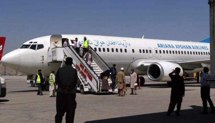 افغان دارالحکومت کابل کے ائیرپورٹ کا انتظام سنبھالنے کے لیے متحدہ عرب امارات نے طالبان سے رابطہ کیا ہے —فوٹو: فائل