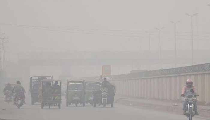 آلودگی میں اضافے کے پیش نظر لاہور میں آج ، اتوار اورپیرکو3 روز تک نجی اورسرکاری اسکول بندرہیں گے/ فائل فوٹو