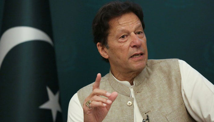 آپ اپنی ناکامیوں سے سیکھتے ہیں لیکن انا کسی بھی شخص کو برباد کر دیتی ہے:  عمران خان کا امریکی اسکالر کو انٹرویو۔ فوٹو: فائل
