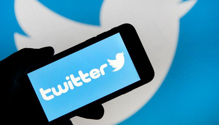 سماجی رابطوں کی ویب سائٹ ٹوئٹر نے بغیر اجازت صارفین کی تصاویر اور ویڈیوز شیئر کرنے پر پابندی لگا دی ہے —فوٹو: فائل