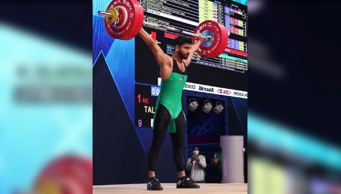 Talha Talib came in action in the 67kg category snatch event at the World Weightlifting Championships in Tashkent.  * Photo: Geo News