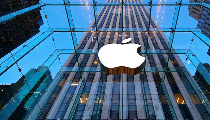 امریکی ٹیکنالوجی کمپنی ایپل 3کھرب ڈالرز کی مارکیٹ ویلیو رکھنے والی دنیا کی پہلی کمپنی بننے جارہی ہے۔ —فوٹو: فائل
