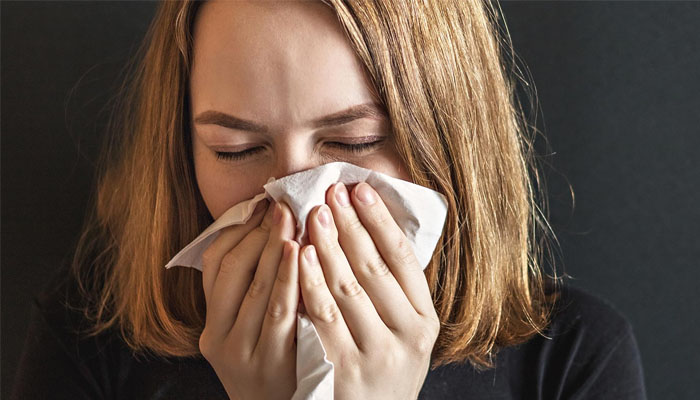 According to experts, the symptoms of runny nose in people infected with corona virus are rare. — Photo: File