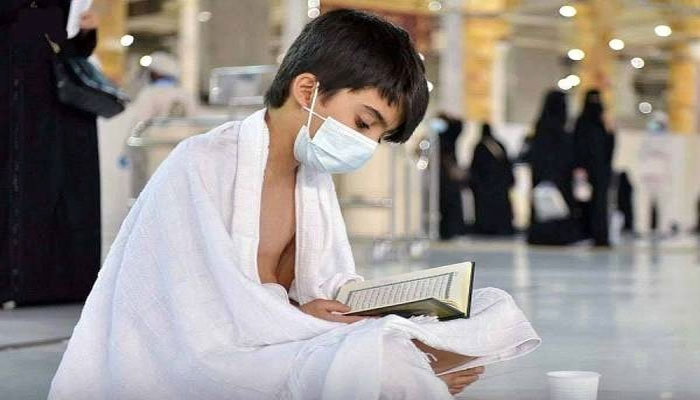 کورونا وبا کی وجہ سے عمرہ ادائیگی کیلئے آنے والوں پر متعدد پابندیاں عائد کی گئی تھیں جن میں 18 سال سے کم عمر بچوں کی آمد پر بھی پابندی لگائی گئی تھی— فوٹو: سعودی گزٹ