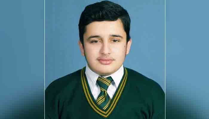 حملے کے بعد وہ فوری طور پر آڈیٹوریم سے تو نکلنے میں کامیاب ہوگیا لیکن اسی وقت اسے خیال آیا کہ کہیں میرا چھوٹا بھائی احمد شاہ اندر تو نہیں رہ گیا—فوٹو فائل