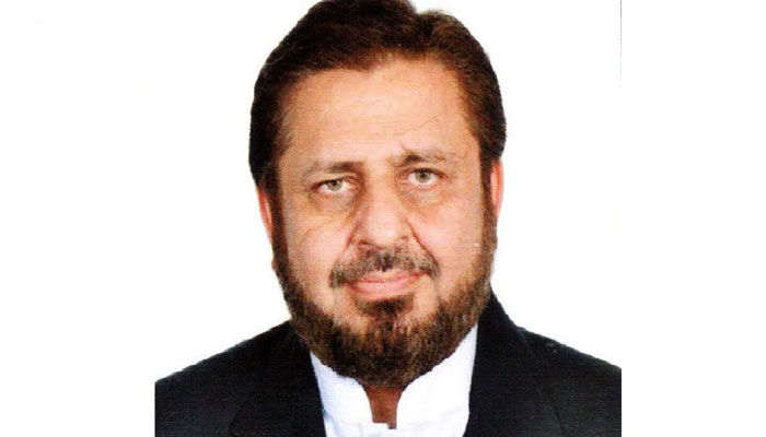 شیر شاہ دھماکے میں تحریک انصاف کے رکن قومی اسمبلی عالمگیر خان کے والد بھی جاں بحق ہونے والوں میں شامل ہیں— فوٹو: حلیم عادل شیخ