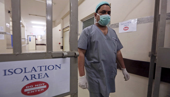 دوبارہ پکڑے جانے کے بعد مریض کو سندھ گورنمنٹ قطر اسپتال اورنگی ٹاؤن میں قرنطینہ کردیا گیا ہے— فوٹو: فائل