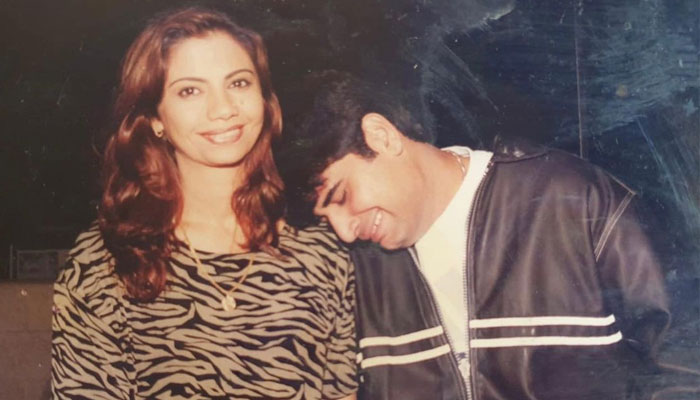 اداکار ہمایوں سعید اور ان کی اہلیہ 1998 میں پہلے بیرون ملک دورے پر —فوٹو: ہمایوں سعید انسٹا گرام