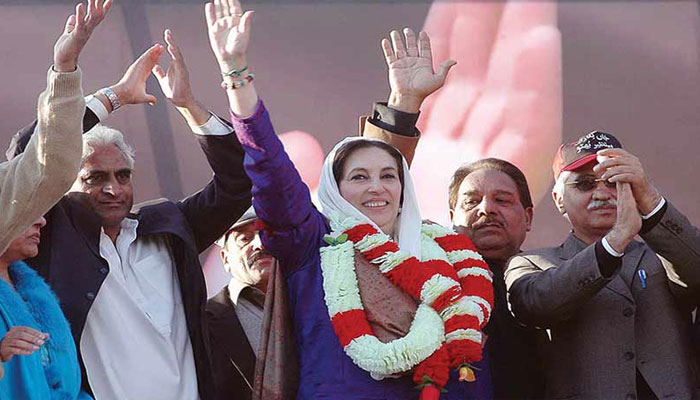 یہ بات درست نہیں کہ جلسہ گاہ سے باہر نکلنے کے بعد ان کے موبائل پر کسی کا فون آیا تھا:ناہید خان :فوٹوفائل