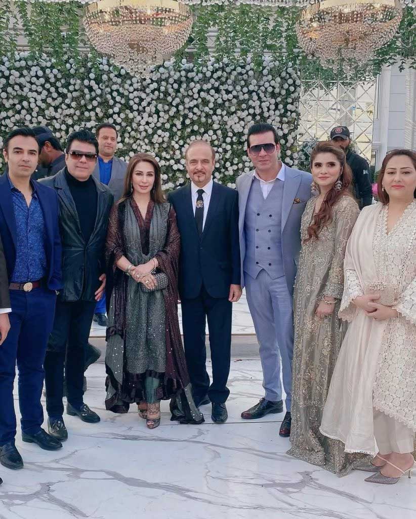 گلوگار وارث بیگ اور کرکٹر سلمان بٹ نے بھی منگنی کی تقریب میں شرکت کی —فوٹو: ریما خان انسٹا گرام