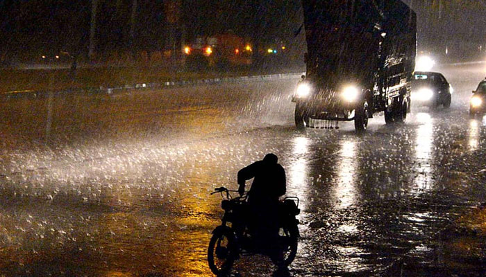بلوچستان کے مختلف علاقوں میں موسلادھاربارش ریکارڈ کی گئی۔ —فوٹو: فائل