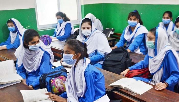 ویکسی نیشن نہ کروانے والے اسکولوں کے خلاف کارروائی کی جائے گی: محکمہ تعلیم سندھ/ فائل فوٹو