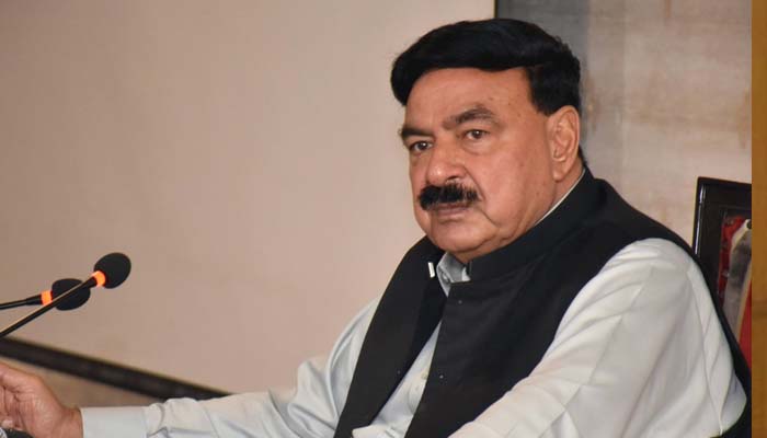 علاقے سے 700 گاڑیاں نکال لی گئی ہیں اور تقریباً 200 گاڑیاں پھنسی ہوئی ہیں جنہیں چند گھنٹوں میں نکال دیاجائےگا: وزیر داخلہ/ فائل فوٹو
