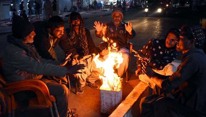 کراچی میں گزشتہ رات درجہ حرارت 9.7 ڈگری سینٹی گریڈ ریکارڈ کیا گیا:فوٹوفائل