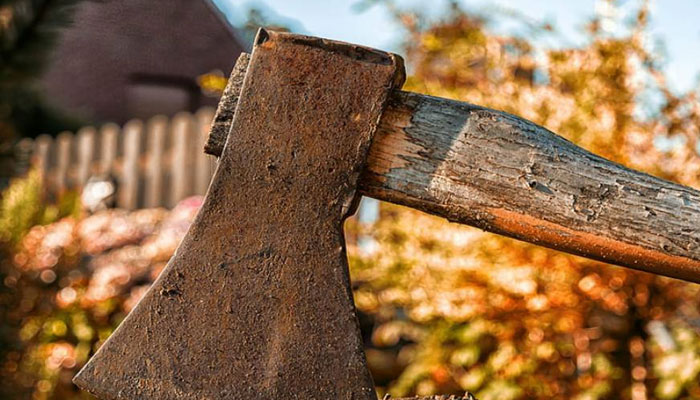 ملزم کے خلاف نجی بینک کے منیجر کی درخواست پر مقدمہ بھی درج کر لیا گیا ہے: پولیس۔ فوٹو: فائل