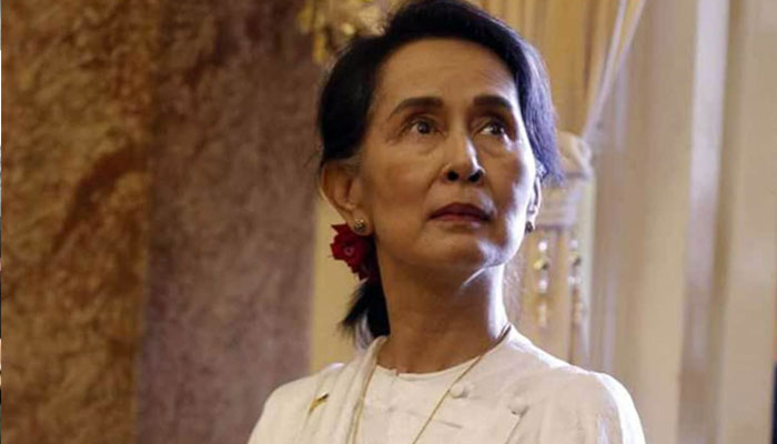 میانمار کی معزول رہنما آنگ سان سوچی کو مزید چار سال قید کی سزا سنا دی گئی۔ —فوٹو: فائل