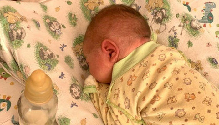 سائبیریا میں 20 ڈگری سینٹی گریڈ کی ٹھنڈ میں تنہا پائی گئی نوزائیدہ بچی کو مکمل فٹ قرار دے دیا گیا۔ —فوٹو: بی بی سی
