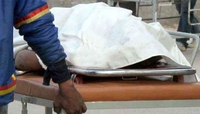 لاہور کے سروسز اسپتال میں ڈاکٹروں کی مبینہ غفلت کی وجہ سے نوجوان مریض جاں بحق —فوٹو: فائل