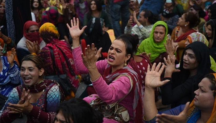 جو خواجہ سرا نہیں اور خود کو ظاہر کرتے ہیں ان پر سب کو اعتراض ہے: چیف جسٹس وفاقی شرعی عدالت۔ فوٹو: فائل