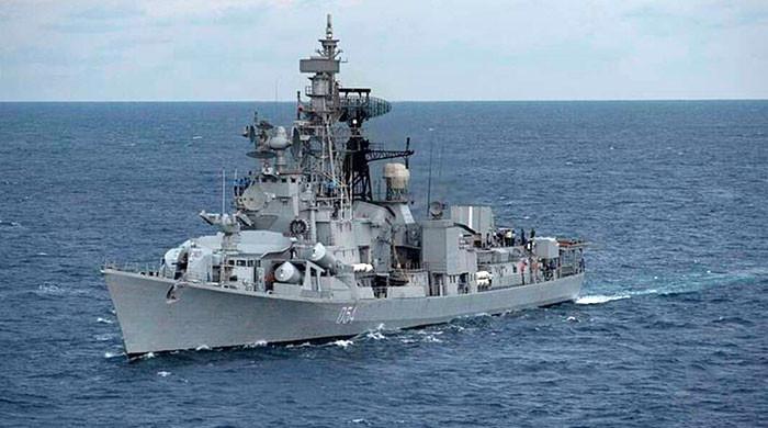 ممبئی میں لنگر انداز بھارتی جنگی بحری جہاز میں دھماکا، 3 اہلکار ہلاک