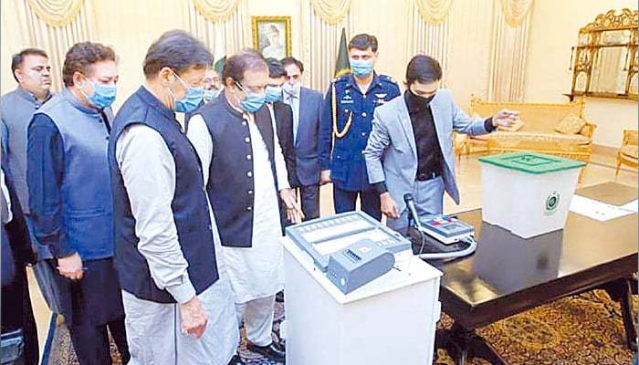 ہ خدشہ ہے الیکٹرانک ووٹنگ مشین ہیک اورجام ہوسکتی ہے: الیکشن کمیشن آف پاکستان/ فائل فوٹو