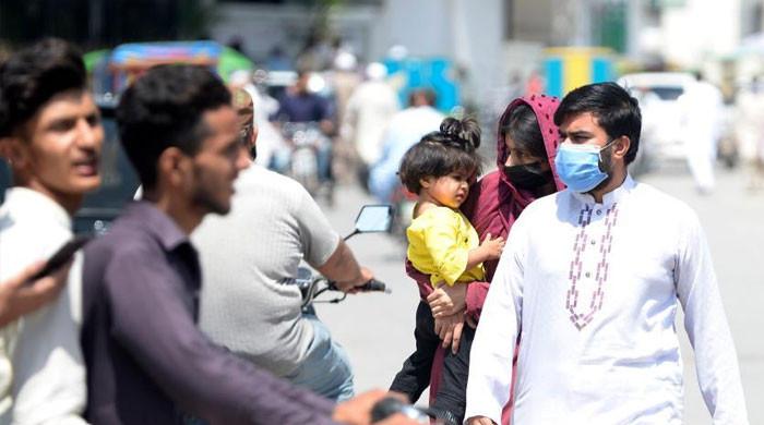 کراچی میں کورونا کے وار جاری، مثبت کیسز کی شرح 41 فیصد تک پہنچ گئی