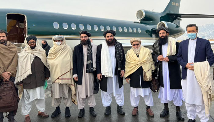 افغان طالبان اورامریکا کےدرمیان مذاکرات کیلئے افغان وزیر خارجہ امیر خان متقی کی قیادت میں طالبان وفد ناروے روانہ ہوگیا ہے— فوٹو: سوشل میڈیا