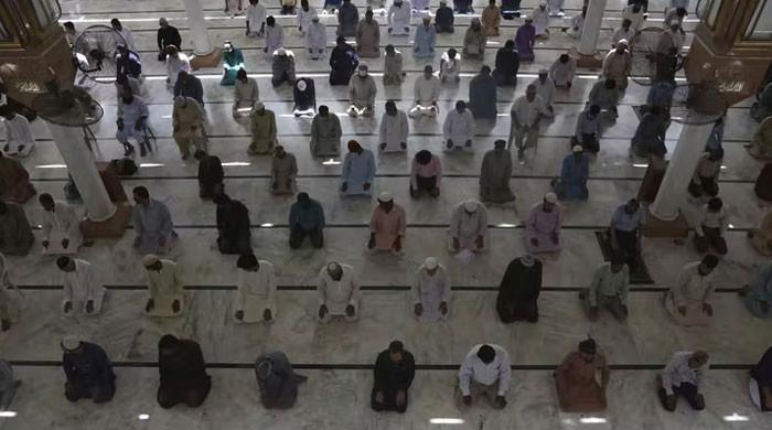 کورونا:مساجد، عبادت گاہوں میں 6 فٹ کا فاصلہ ہوگا، ویکسین شدہ افراد کو جانے کی اجازت ہوگی