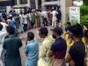 کراچی: تنخواہیں نہ ملنے پر ایکسپو ویکسی نیشن سینٹر کے عملے نے کام بند کردیا