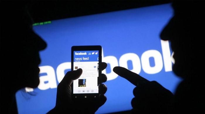 فیس بک مفت انٹرنیٹ کے پیسے لے رہا ہے: پاکستانیوں سے 33 کروڑ روپے ماہانہ وصولی، امریکی اخبار