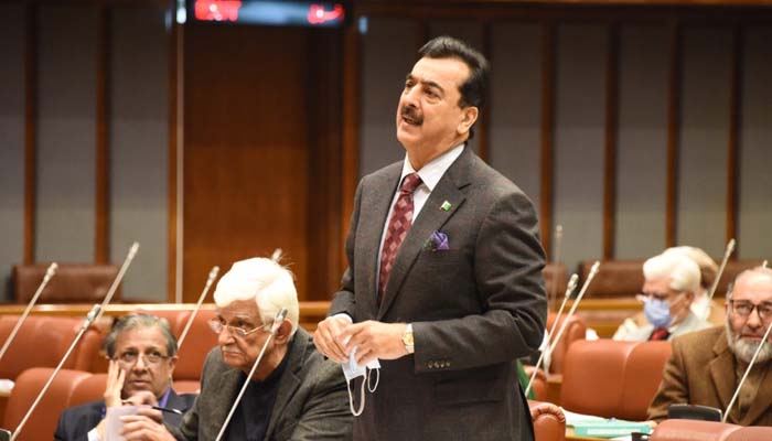 بل پر ووٹنگ پر 30 منٹ کے لیے چیئرمین نے اجلاس ملتوی کیا، آپ نے حکومت کو سہولت دی اپوزیشن کو نہیں: یوسف رضا گیلانی/ فائل فوٹو