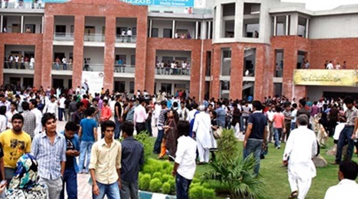 پنجاب کے وزیر ہائر ایجوکیشن نے کالجز میں کو ایجوکیشن پر پابندی کا پرفارما پرانا قرار دیدیا