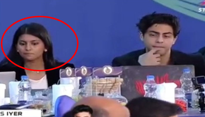 منشیات کیس میں ضمانت کے بعد آریان کی یہ پہلی عوامی تقریب میں شرکت ہے— فوٹو: بھارتی میڈیا/ اسکرین گریب