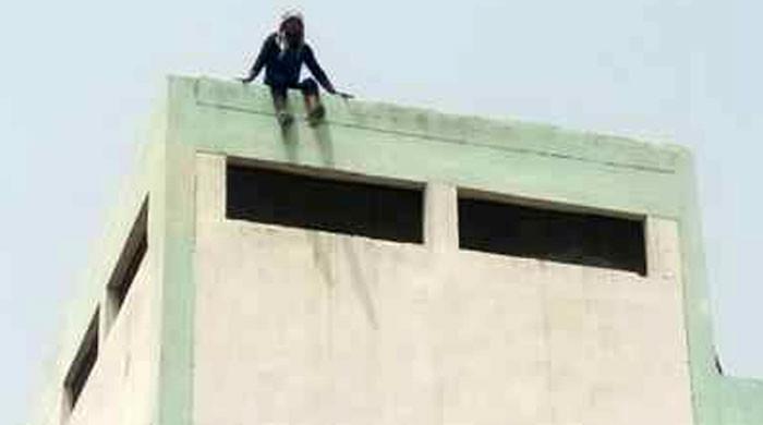 نویں کے طالبعلم کے اسکول کی چھت سے چھلانگ لگانے کی تحقیقاتی رپورٹ سامنے آگئی