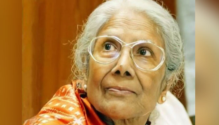 لیجنڈری بنگالی گلوکارہ سندھیا مکھرجی دل کا دورہ پڑنے سے 90 سال کی عمر میں انتقال کرگئیں۔ —فوٹو: فائل