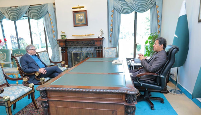 وزیراعظم عمران خان سے بل گیٹس کی ملاقات کا ایک منظر۔ فوٹو: پی ایم ہاؤس