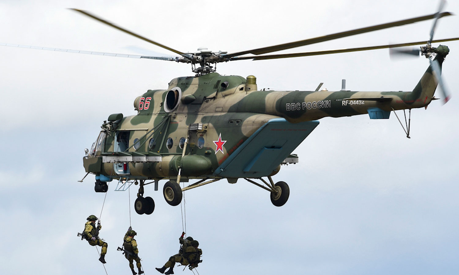 یوکرین کے پاس صرف 34 ہیلی کاپٹرز ہیں جبکہ روس کی عسکری قوت میں 544 ہیلی کاپٹرز موجود ہیں— فوٹو: فائل