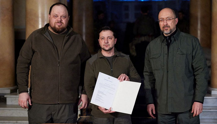 روس سے جنگ میں شدت آنے کے خدشے کے باعث یوکرین نے یورپی یونین میں شمولیت کی باضابطہ درخواست کردی —فوٹو: رائٹرز