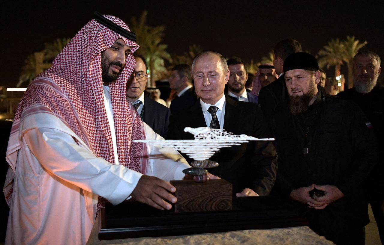 رمضان قادریوف روسی صدر پیوٹن کے ہمراہ سعودی عرب کے دورے پر موجود ہیں — فوٹو: فائل