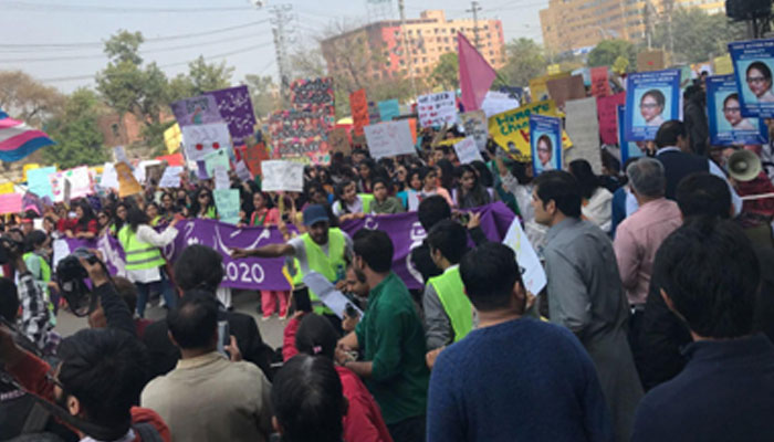 2020 میں، منتظمین کو مارچ کی اجازت کے لیے لاہور کی ایک عدالت سے حکم نامہ لینا پڑا،—فوٹو: فائل