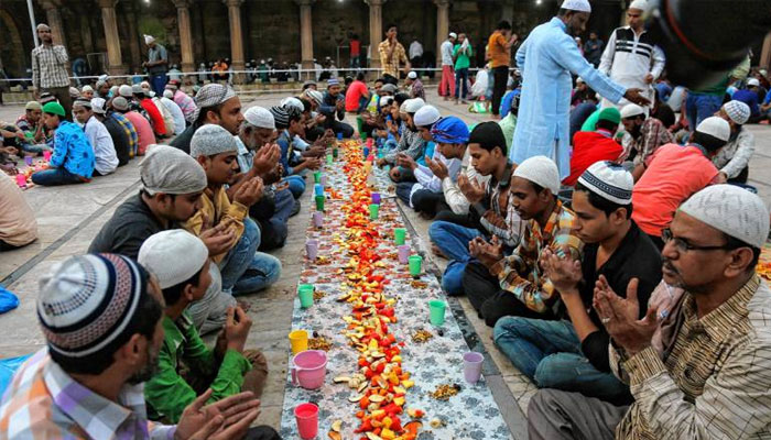 قمری مہینہ ہر سال 10 سے 12 دن آگے بڑھتا ہے جس سے توقع ہے کہ 2030 میں پہلا رمضان جنوری اور دوسرا دسمبر کے آخر میں ہوگا/ فائل فوٹو