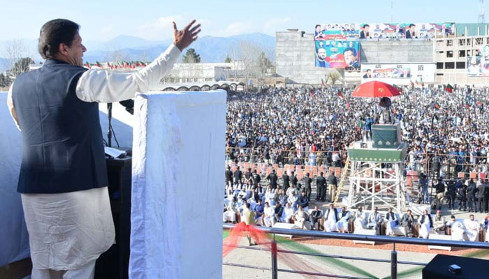 ضابطہ اخلاق کی خلاف ورزی کے معاملے پر وزیر اعظم خود یا ان کا وکیل ڈی ایم او کے سامنے پیش نہیں ہوئے، الیکشن کمیشن— فوٹو: فائل/16 مارچ سیدو شریف