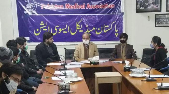 بیشتر پاکستانی میڈیکل یونیورسٹیوں کی ڈگریاں بیرون ملک تسلیم نہیں کی جارہیں، پی ایم اے