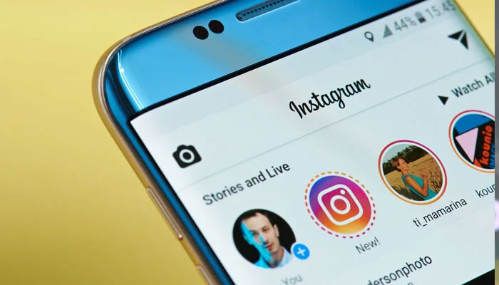 دنیا کی مقبول فوٹوشیئرنگ ایپ انسٹاگرام اپنے صارفین کیلئے ایپلیکیشن میں اہم تبدیلیاں کرنے جارہی ہے۔ —فوٹو: فائل