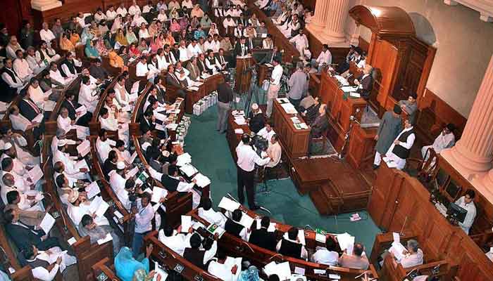 تحریک انصاف کے تینوں دھڑوں نے نے آپس میں مزید مشاورت جاری رکھنے پر اتفاق کیا ہے: ذرائع۔ فوٹو: فائل