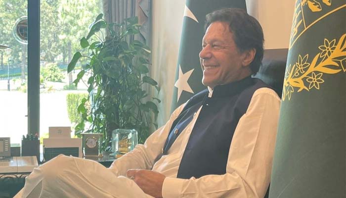 عمران خان نے تصویر کے ساتھ کوئی کیپشن نہیں لکھا/ فوٹو عمران خان فیس بک