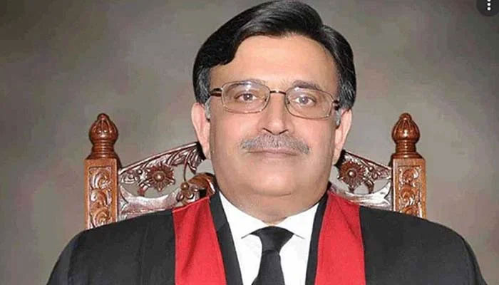 پاکستان کی 100 سے زائد ممتازشخصیات نے چیف جسٹس پاکستان جسٹس عمر عطا بندیال کے نام کھلا خط لکھ کر نظریہ ضرورت دفن کرنے کا مطالبہ کردیا ۔—فوٹو: فائل