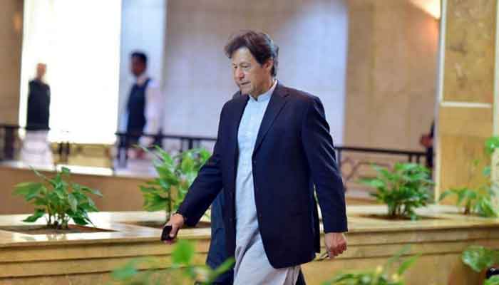 وفاقی وزراء عمران خان سے ملنے پی ایم ہاؤس پہنچے تو پتا چلا کہ اب یہاں کوئی نہیں ہے۔ فوٹو: فائل